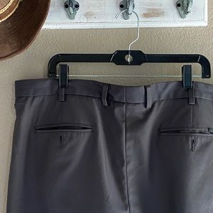 Men’s Greg Norman shorts dark gray size 42 mint